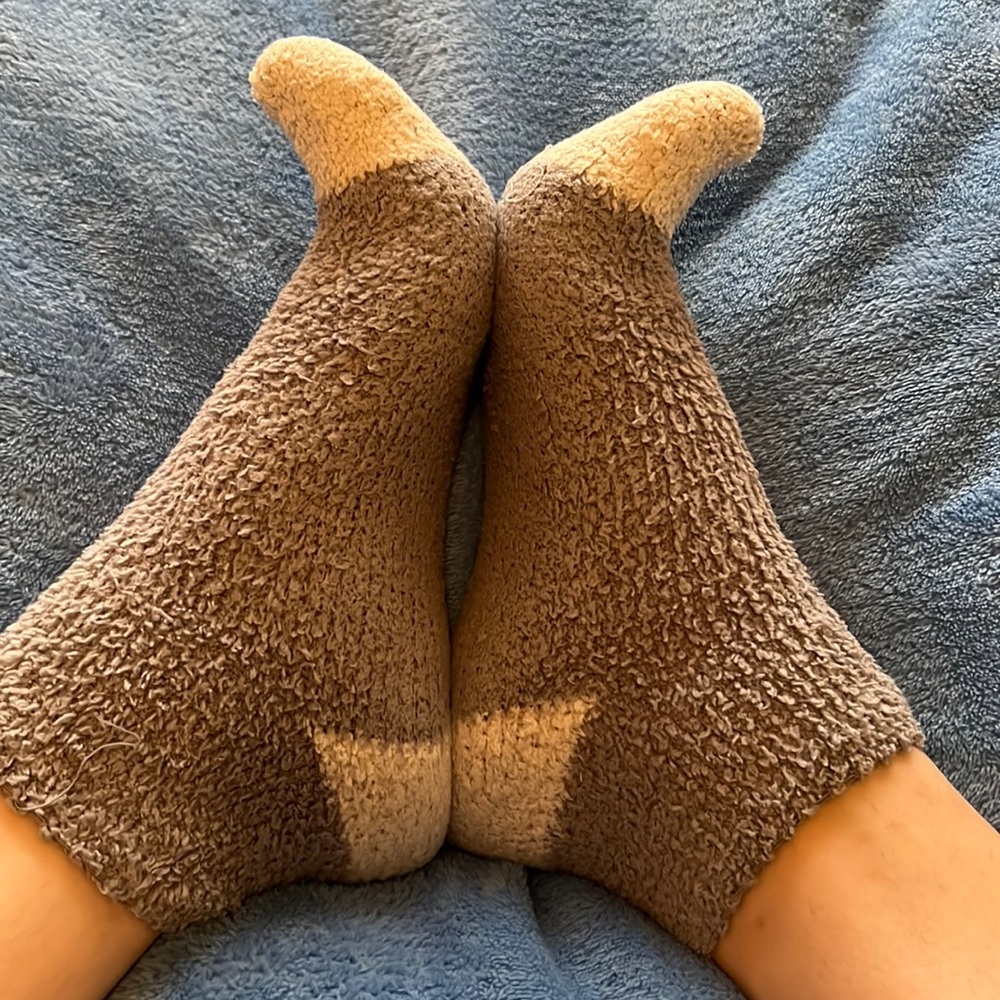 Fuzzy ankle socks used women’s